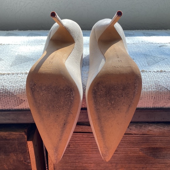 Manolo Blahnik Beige Suede BB Pumps - Picture 4 of 7